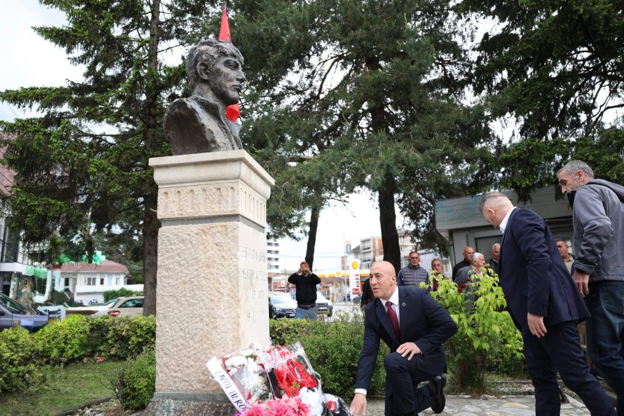 Haradinaj përkujton Mentor Tolajn në 35 vjetorin e rënies