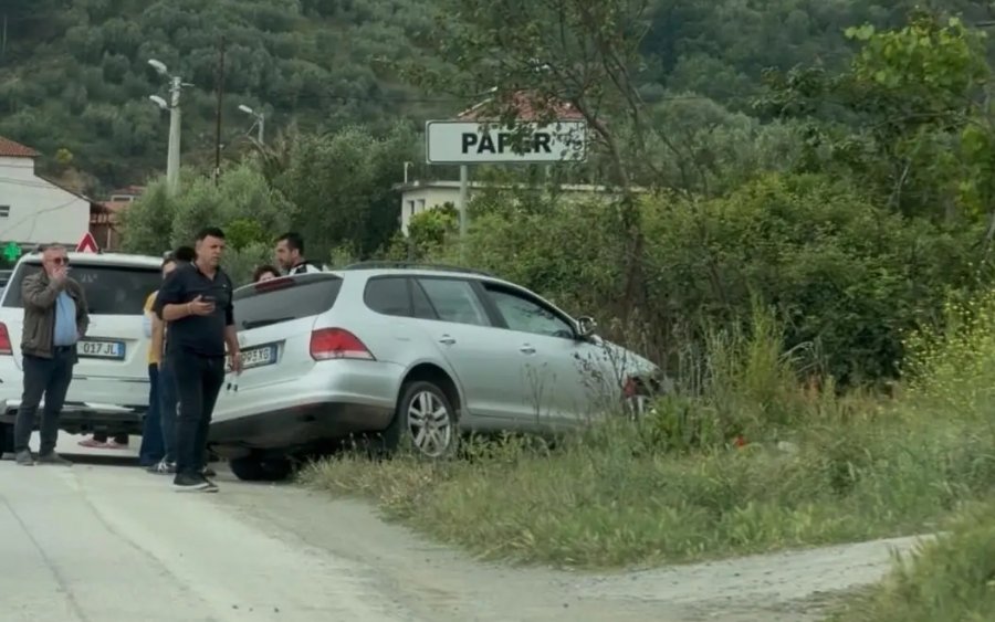 Aksident në Elbasan  vetura del nga rruga pasi vozitësi humbi kontrollin