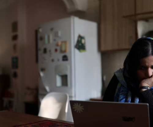 Gratë bartin barrën e ndaljes së internetit në Iran