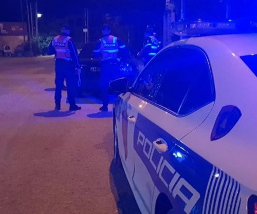 Të shtëna armësh në Tiranë, plagoset një polic
