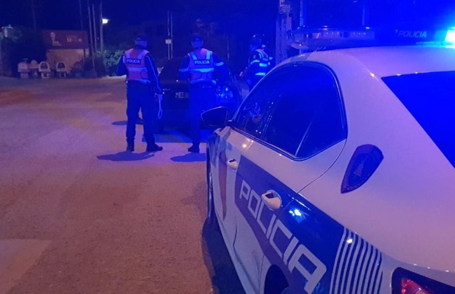 Të shtëna armësh në Tiranë  plagoset një polic