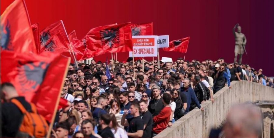 OVL UÇK-ja mbështet protestën e studentëve shqiptarë në Shkup: Bashkohuni me ta