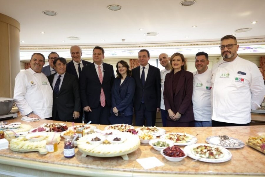 Muja merr pjesë në Forumin Itali Kosovë për Agrobiznes  bashkë me Kurtin dhe përfaqësues të lartë institucionalë nga Kosova dhe Italia