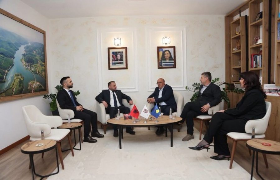 Bulliqi pret Maqedoncin  flasin për projektet e FSK së