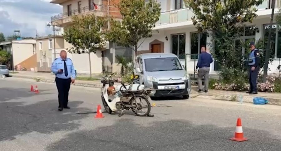 Vetura godet një motoçikletë në rrugën Fier Roskovec  drejtuesi në gjendje të rëndë