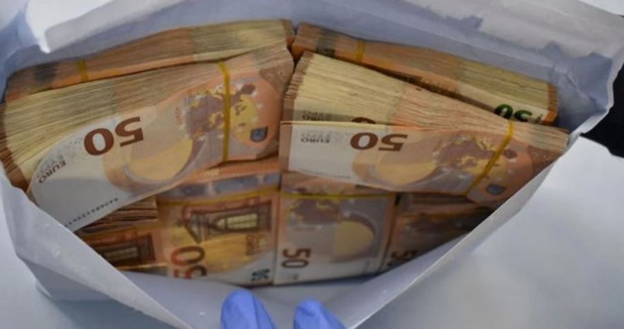 Zbulohen 356 mijë euro të fshehura në një tren Zvicër  një person nën hetim për pastrim parash