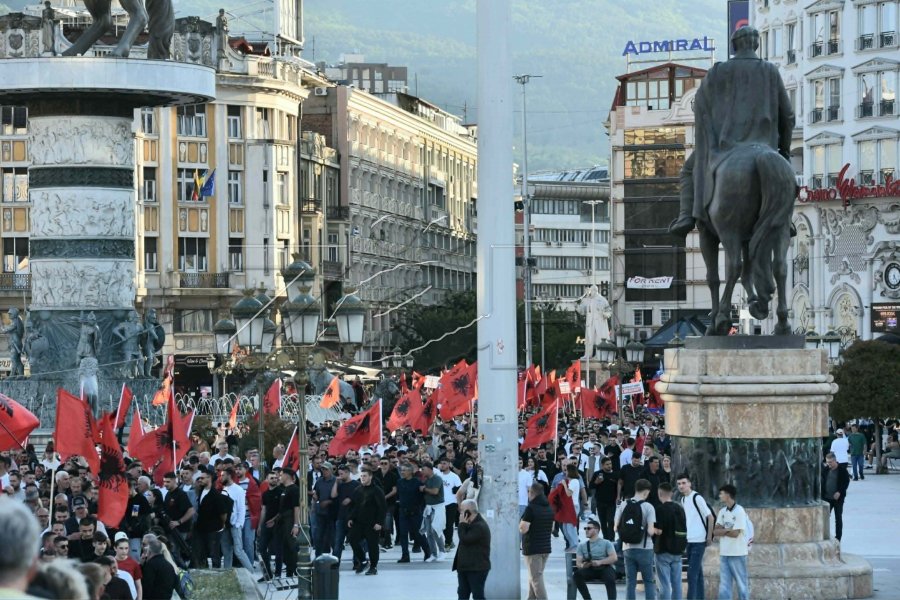 vengu-studentet-shqiptare-ne-maqedonine-e-veriut-treguan-serish-se-gjuha-nuk-lyp-leje