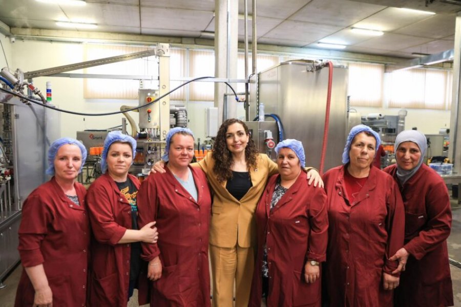 Vjosa Osmani  Suksesi i bizneseve ndërtohet me punë dhe përkushtim  jo rastësisht