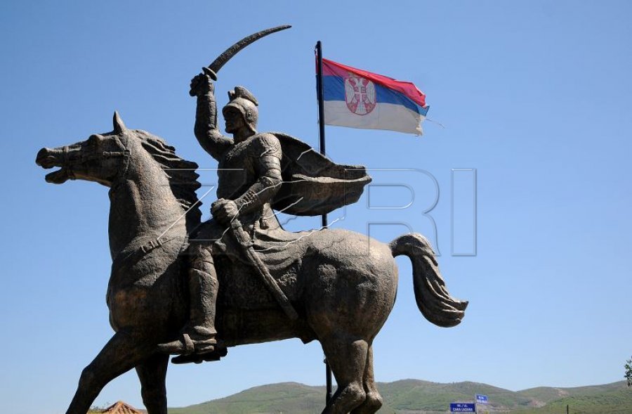 Shtatë të arrestuar pas pretendimeve për pushime nga puna në institucionet e Serbisë në Kosovë për arsye politike