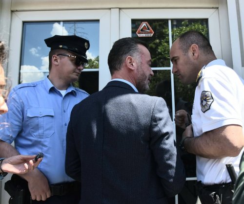PSD-ja zhvillon aktivitet pranë selisë së LVV-së, Molliqaj nuk lejohet të hyjë brenda