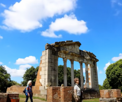 Turistë nga e gjithë bota në Apoloni