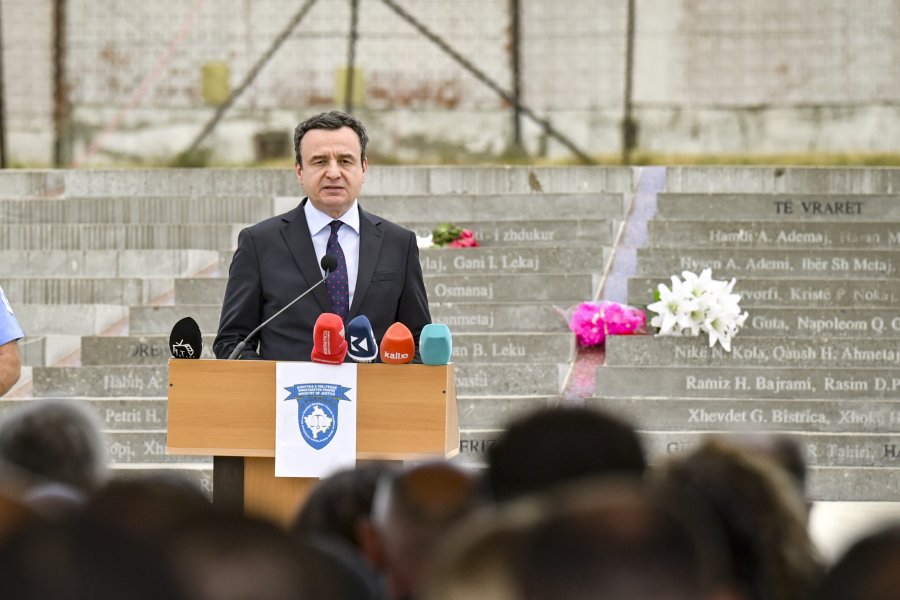 Kurti përkujton Masakrën e Dubravës: Emrat e viktimave janë aktakuzë e përhershme për krimet e kryera