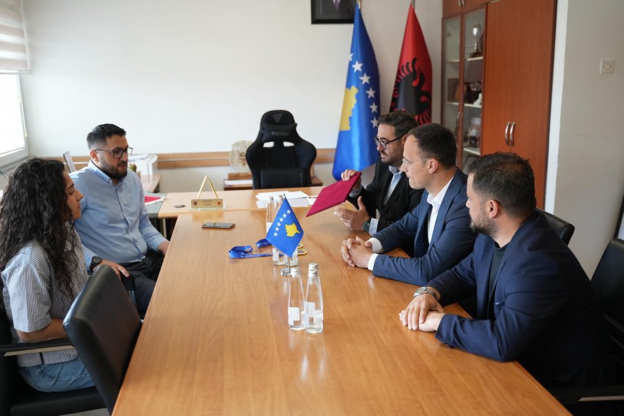 Hyseni pret fituesen e medaljes së artë në Kampionatin Mesdhetar të Boulingut, Kaula Hazirin