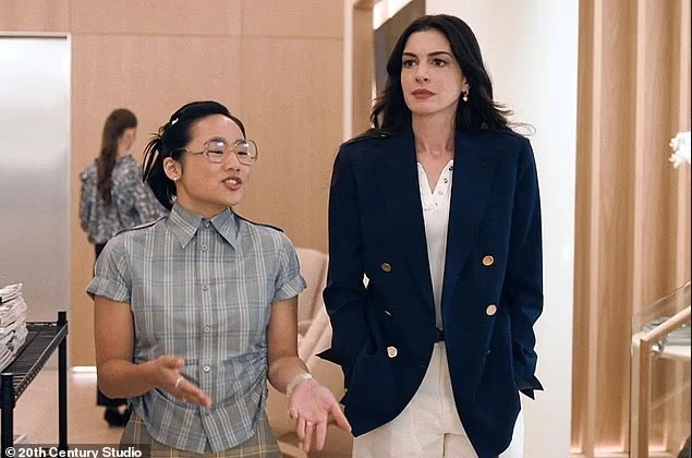 anne-hathaway-mohon-nderhyrjet-estetike-pamja-ime-ndryshoi-vetem-fale-stilimit-te-flokeve