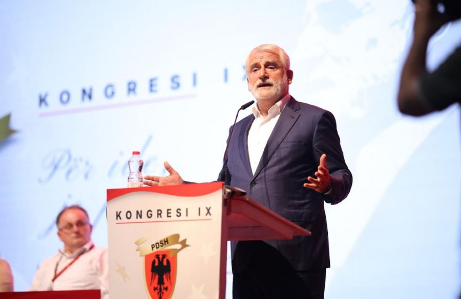 Menduh Thaçi rizgjidhet kryetar i Partisë Demokratike Shqiptare