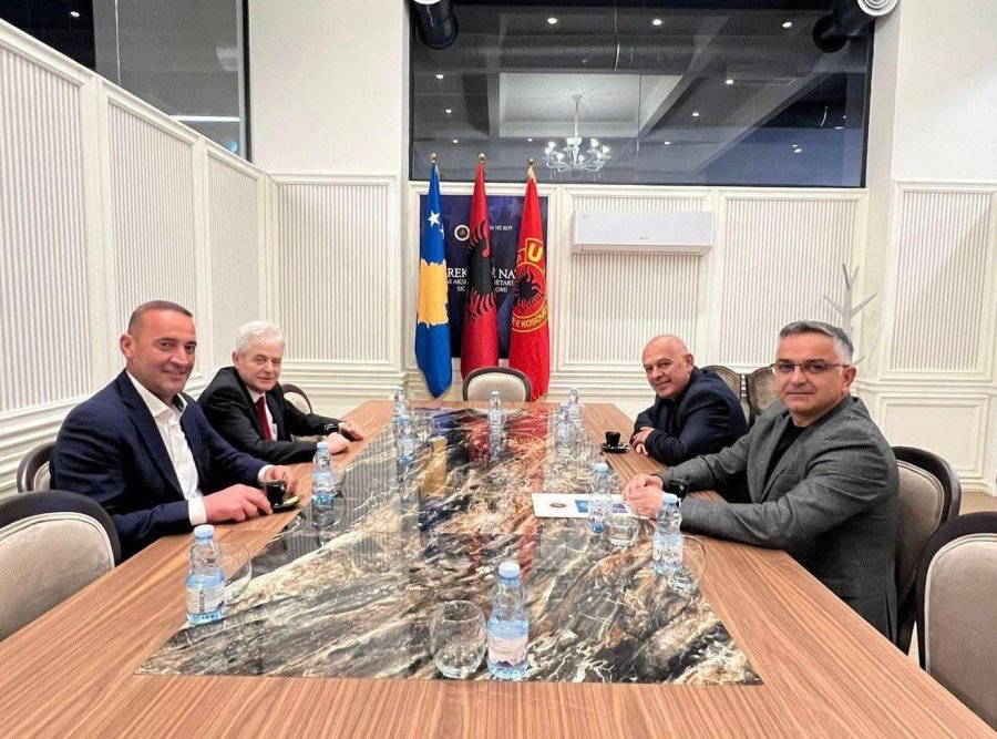 Ahmeti uron Gjinin për zgjedhjen si kryetar i AAK së  Suksese në këtë përgjegjësi të re
