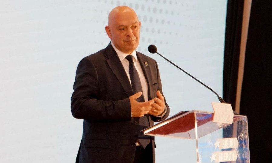 Ardian Gjini zgjidhet kryetar i AAK-së, premton vazhdim të rrugës së Haradinajt