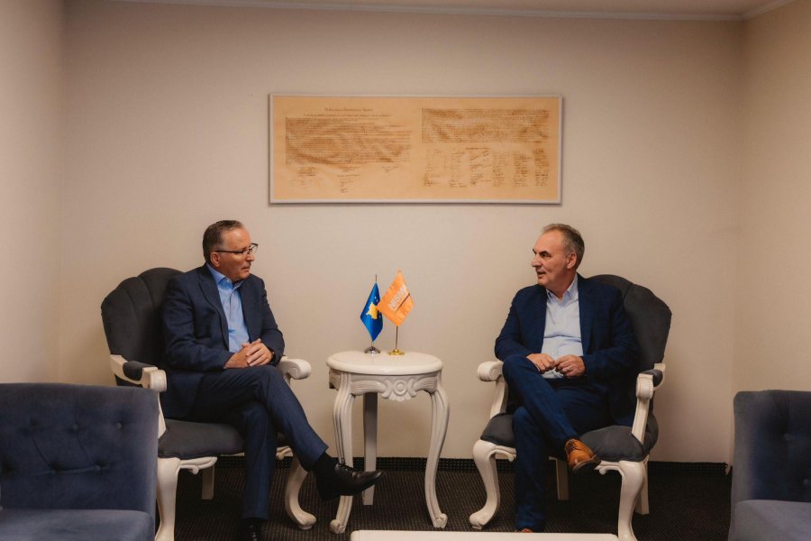 Djali i Jakup Krasniqit i gëzohet marrëveshjes së PDK së me Limajn  Në kohën e duhur
