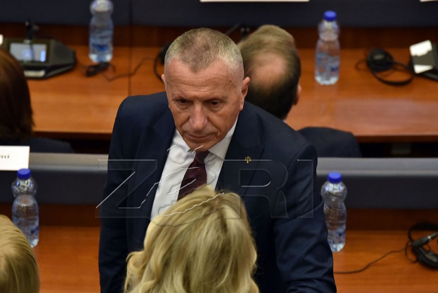 Kamberi   Koalicioni Shqiptar  dorëzoi listën për zgjedhjet në Serbi