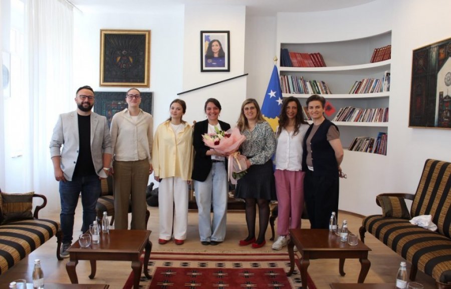 Saranda Bogujevci pret ekipin e filmit  Dua 