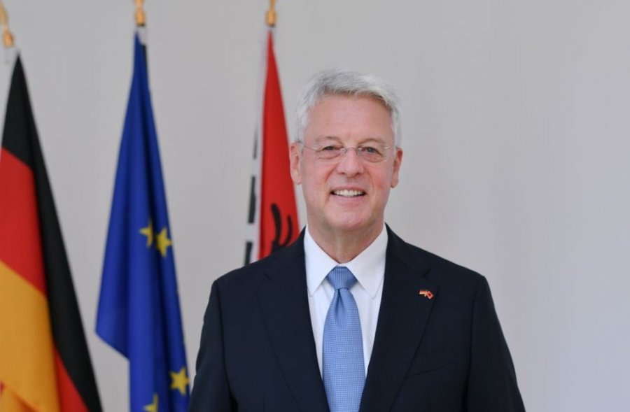 Ambasadori gjerman: Shqipëria pjesë e familjes europiane, reformat kusht për anëtarësimin në BE