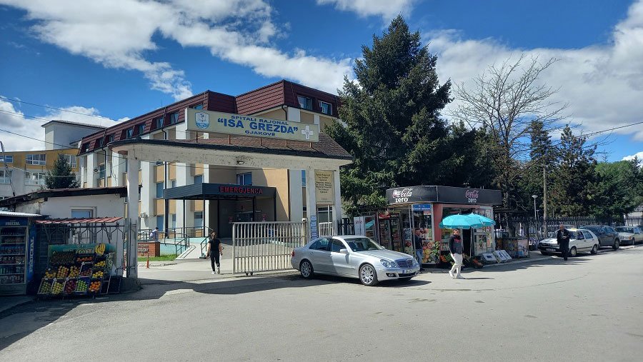 Aktakuzë ndaj një ish drejtori të Spitalit të Gjakovës  i mundësoi punëtorit të marrë rrogë pa shkuar në punë