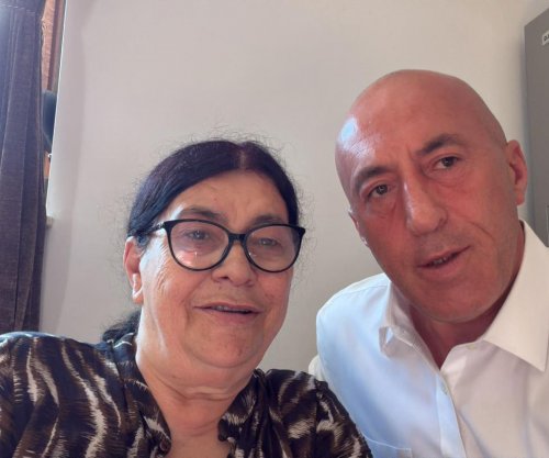 Në krah me nënën Rukë, Haradinaj uron Kurban Bajramin
