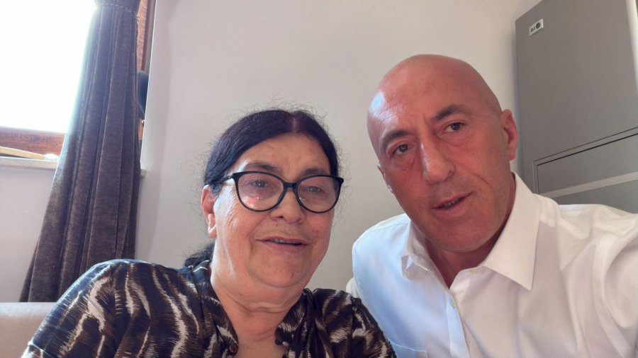 Në krah me nënën Rukë, Haradinaj uron Kurban Bajramin