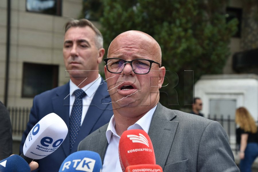 AKK dorëzon në Kushtetuese Rregulloren për Shërbimin Civil, Latifi: Qeveria po cenon autonominë e komunave