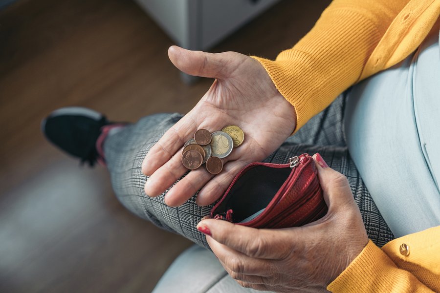 INSTAT Mbi 245 mijë shqiptarë në varfëri të skajshme