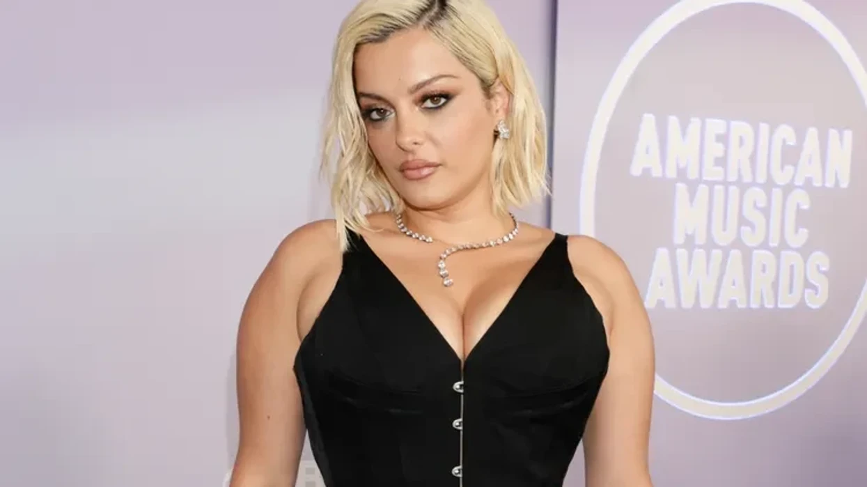 Bebe Rexha u përgjigjet komenteve negative që mori për peshën e saj në paraqitjen e fundit në “American Music Awards”