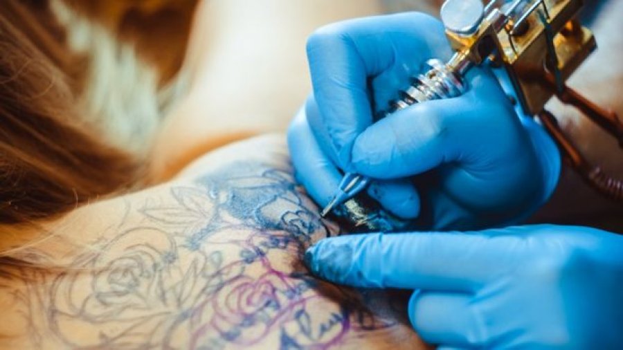rreziku-nga-infeksionet-pas-tatuazheve