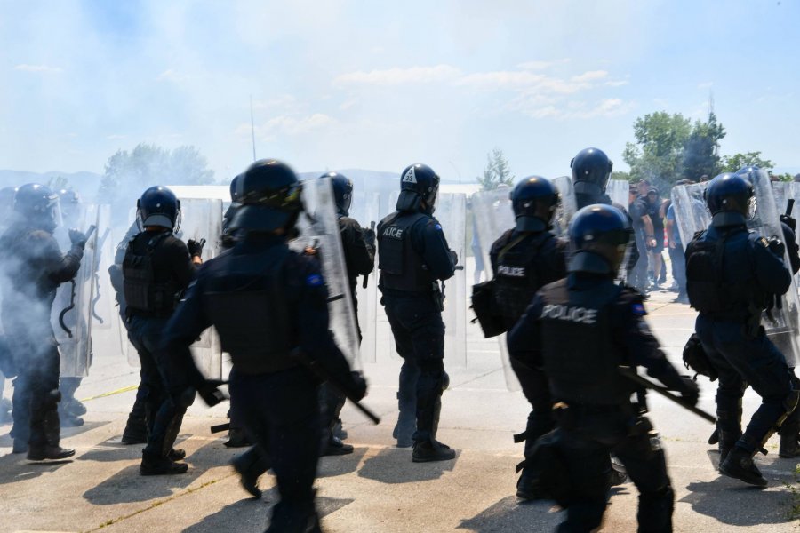 65-zyrtare-policore-trajnohen-per-ballafaqimin-me-turma-ne-vrelle