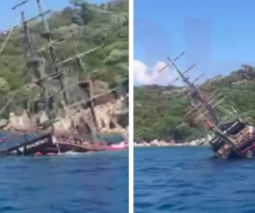 Incident i rëndë në Turqi, fundoset një anije me 148 pasagjerë – turistët u hodhën në det për të shpëtuar
