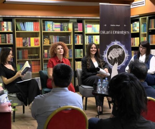 Autorja Diellza Jakupi promovon veprën me poezi “Ditari i dhimbjes” 