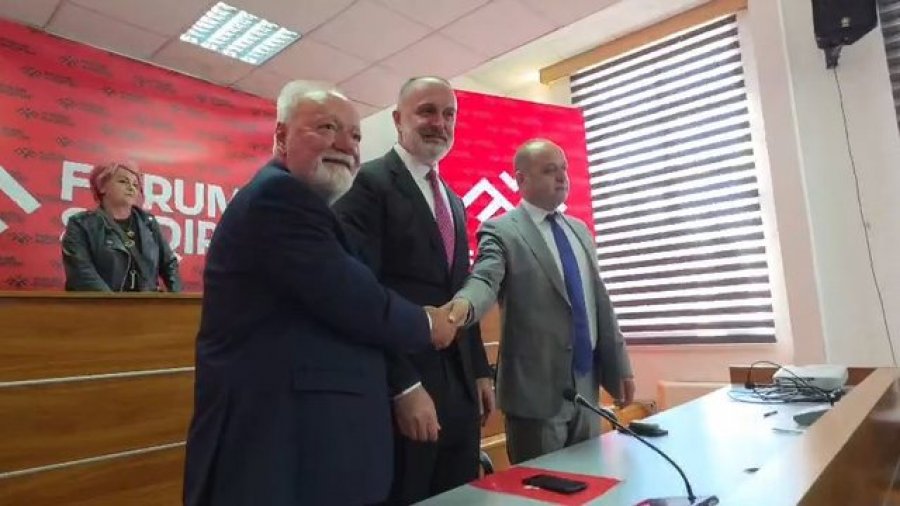 tri-subjekte-politike-bashkohen-ne-mal-te-zi-themelohet-zyrtarisht-forumi-shqiptar