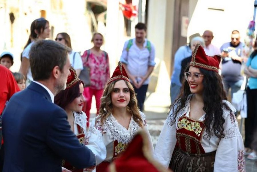 hoxha-arbereshet-ure-e-gjalle-lidhese-mes-shqiperise-dhe-italise