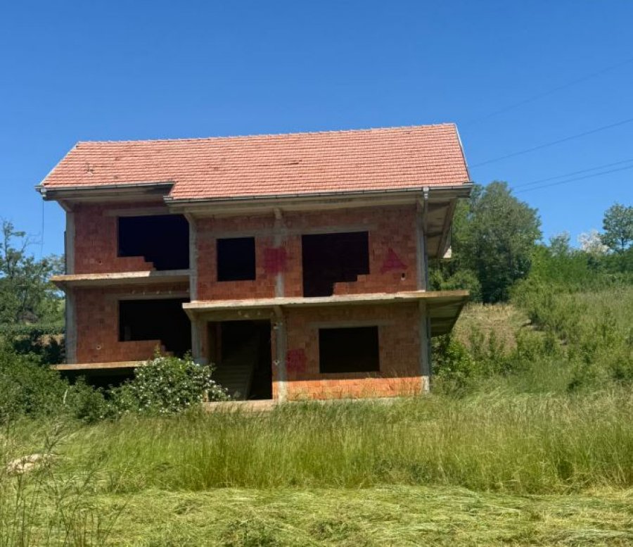  Doja të hyja në dhomën ku ndodhi krimi  por s munda    Vasfije Krasniqi viziton shtëpinë ku u dhunua