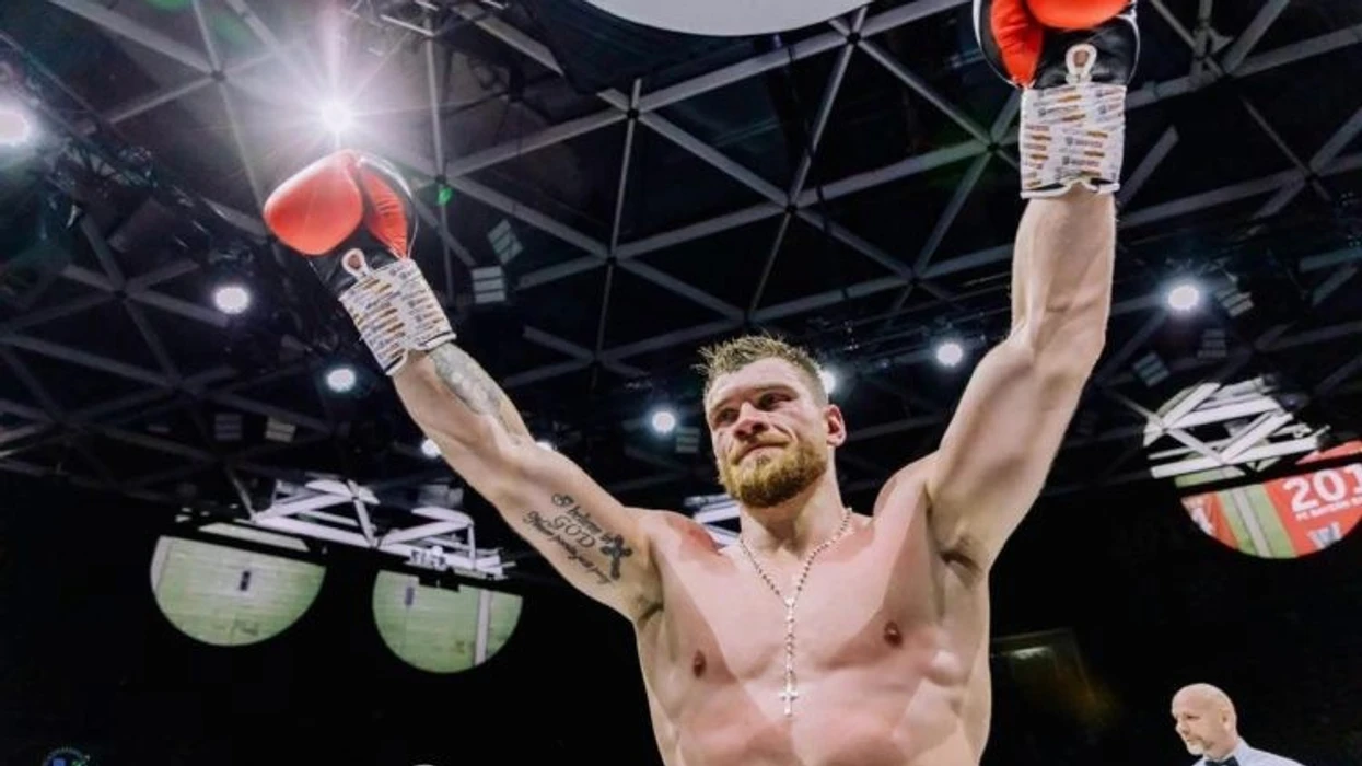 Jurgen Uldedaj e mbron titullin e kampionit të botës  e rrah britanikun Nnmadi