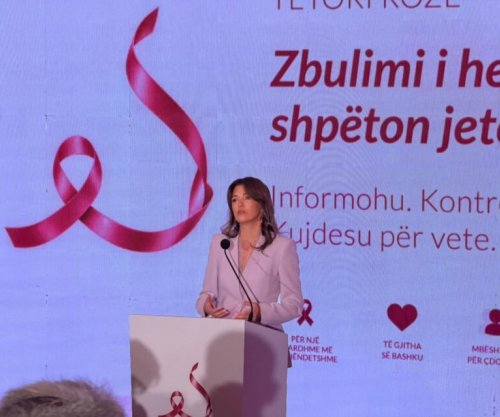 Haxhiu hap “Tetorin Rozë”: Diagnostikimi i hershëm, thelbësor në luftën kundër kancerit të gjirit