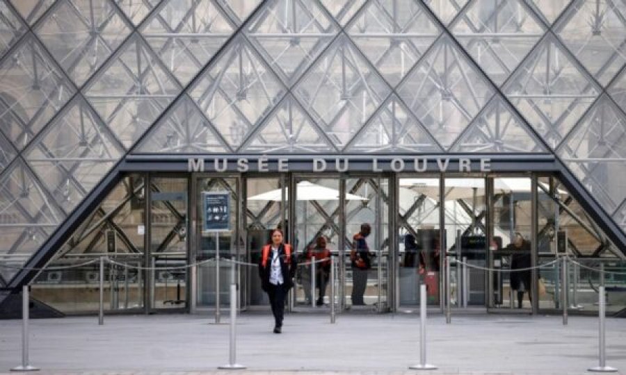 Pas grabitjes së bujshme  Muzeu i Luvrit forcon sigurinë dhe nis rinovimin 1 1 miliardë euro