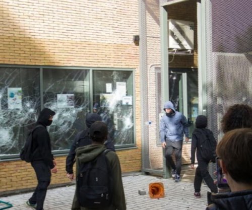 Përshkallëzohen protestat në Francë, rreth tre mijë nxënës të ndaluar