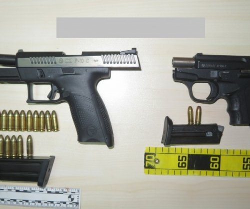 Arrestohen dy persona në Pejë, u kapën me dy pistoleta dhe 17 fishekë