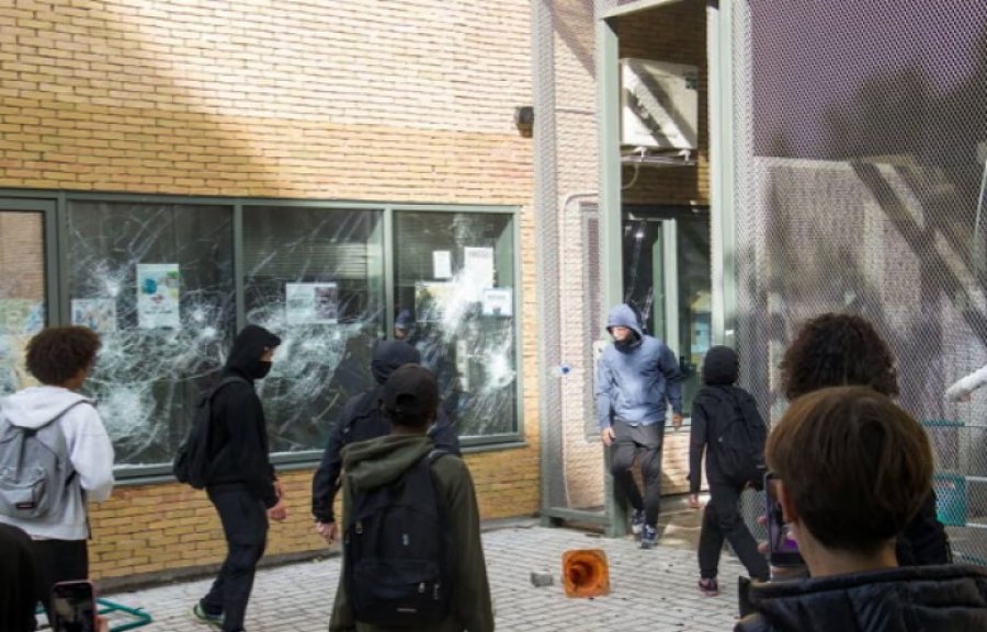 Përshkallëzohen protestat në Francë  rreth tre mijë nxënës të ndaluar