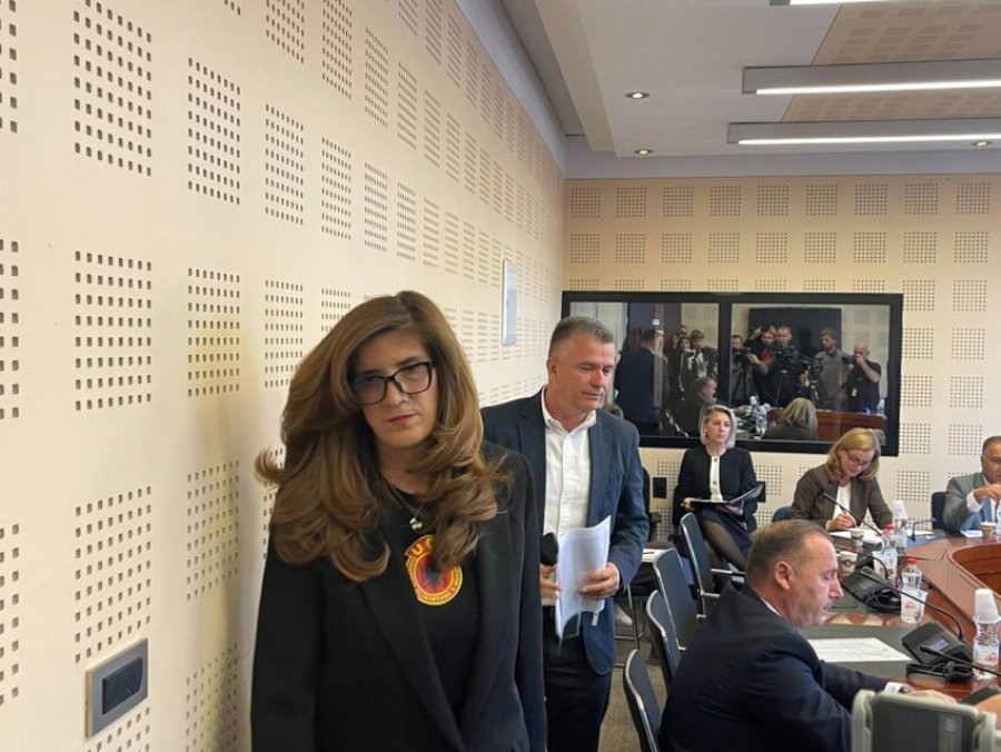 Musliu dhe Demaku lëshojnë mbledhjen e Komisionit: Prioritet duhet të jetë Ligji për Dhomat e Specializuara