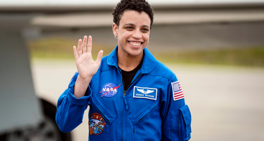 Katër astronautë në hapësirë, në këtë udhëtim ekuipazhi udhëhiqet nga gruaja e parë me ngjyrë