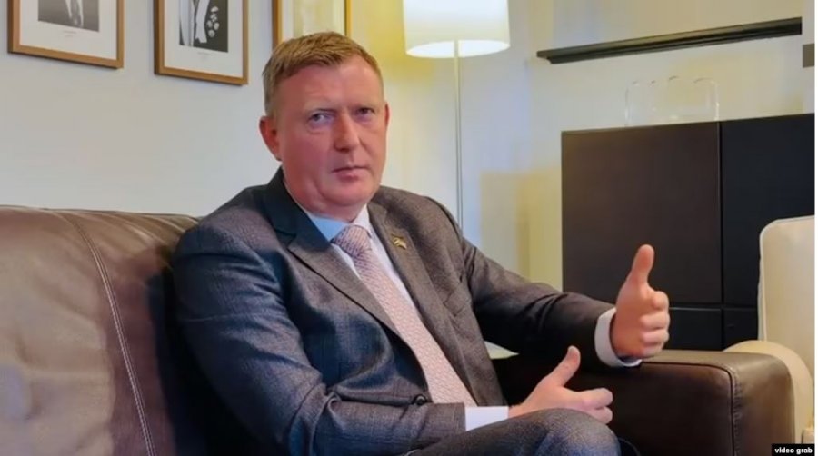 Ministri leton i Mbrojtjes  Sulmet hibride të Rusisë janë shqetësimi kryesor  jo retorika bërthamore