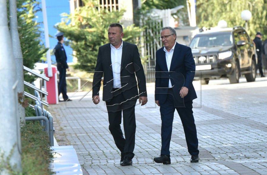 Hamza shkon në takim me Kurtin