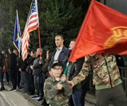 Protestuesit e rrethojnë objektin e Kuvendit, thonë se do të qëndojnë aty tërë natën