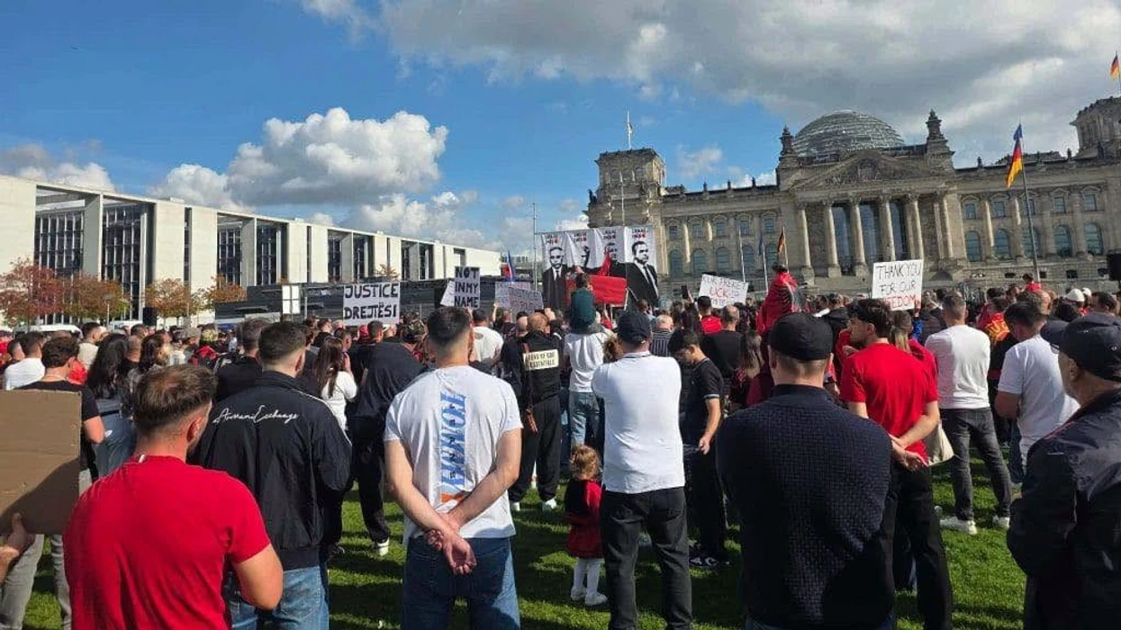 Protestë “Jo në emrin tim” edhe në Berlin, në kundërshtim të dënimit të drejtuesve të UÇK-së